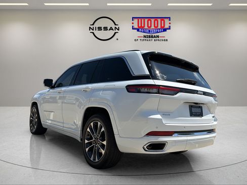 Used 2025 Jeep Grand Cherokee Overland w/ Luxury Tech Group IV AWD/4WD image 4