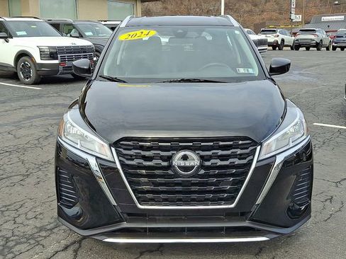 Used 2024 Nissan Kicks SV image 2