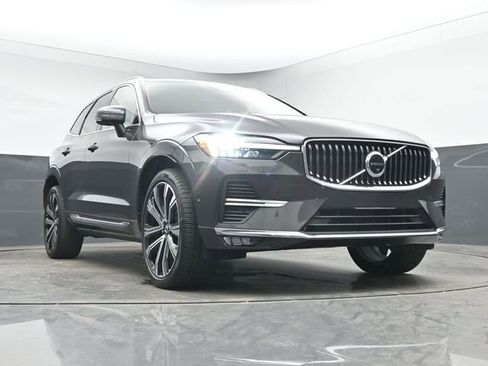 Used 2023 Volvo XC60 B5 Ultimate w/ Climate Package FWD image 11