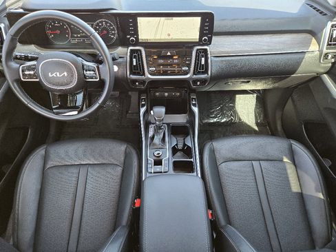Certified 2023 Kia Sorento EX image 5