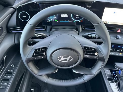 Used 2025 Hyundai Elantra SEL image 13