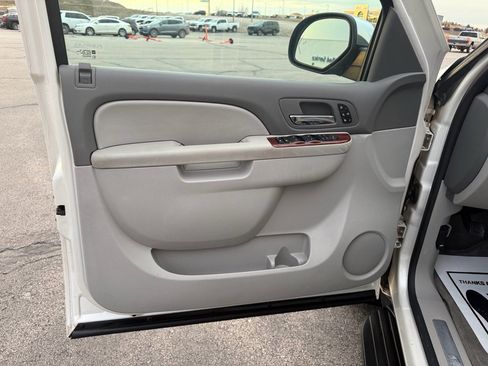 Used 2013 Chevrolet Suburban LTZ image 10