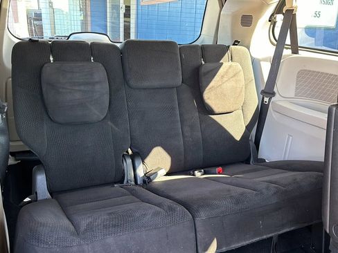Used 2016 Dodge Grand Caravan SXT image 12