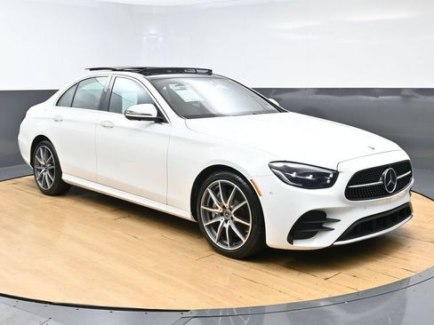 Used 2023 Mercedes-Benz E 350 4MATIC Sedan image 3