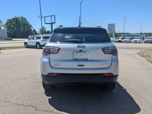 Used 2025 Jeep Compass Limited AWD/4WD image 9