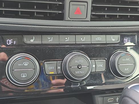 Used 2020 Volkswagen Jetta R-Line image 18