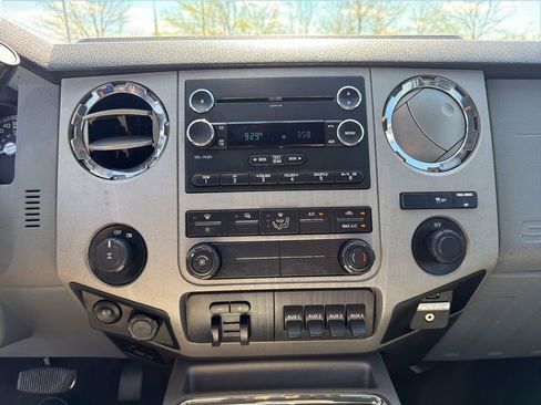 Used 2015 Ford F250 XLT w/ XLT Interior Package image 10