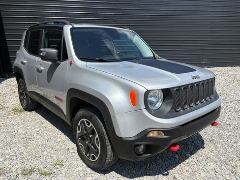 Used 2017 Jeep Renegade Trailhawk AWD/4WD image 3