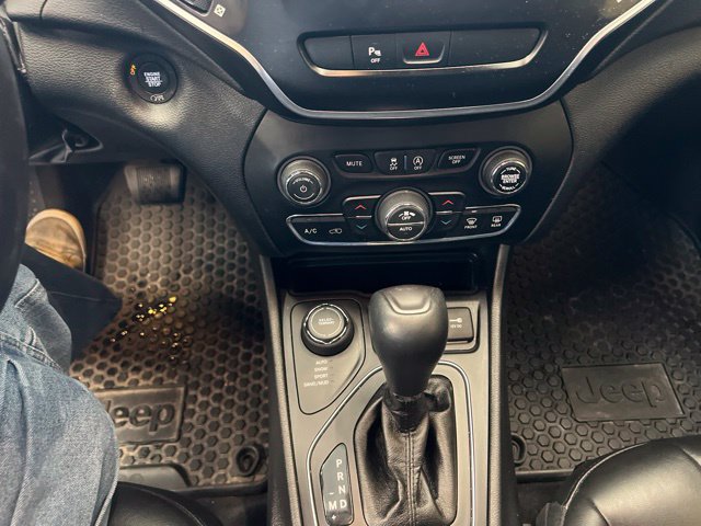 Used 2020 Jeep Cherokee Latitude Plus w/ Cold Weather Group AWD/4WD image 9