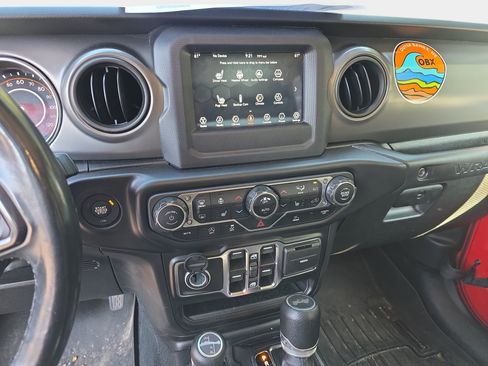 Used 2022 Jeep Wrangler Unlimited Sport AWD/4WD image 6