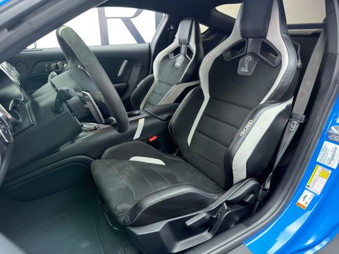 Used 2022 Ford Mustang Shelby GT500 w/ Carbon Fiber Track Pack RWD image 3