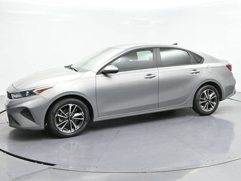 Used 2023 Kia Forte LXS FWD image 4