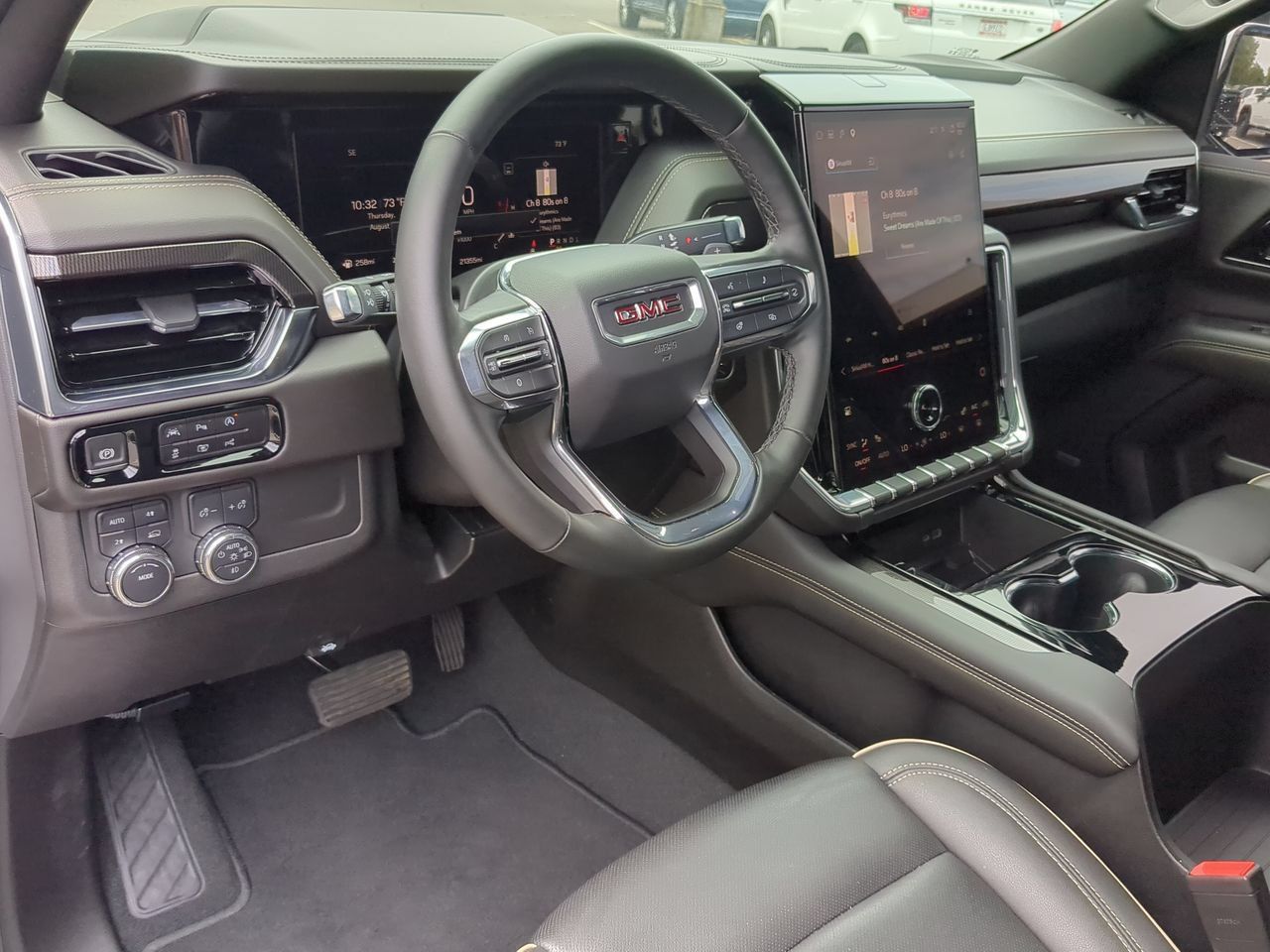 Used 2025 GMC Yukon Elevation AWD/4WD image 10