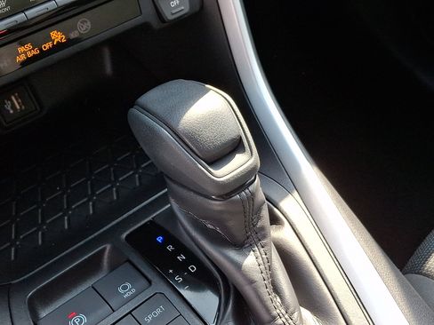 Used 2024 Toyota RAV4 LE AWD/4WD image 18