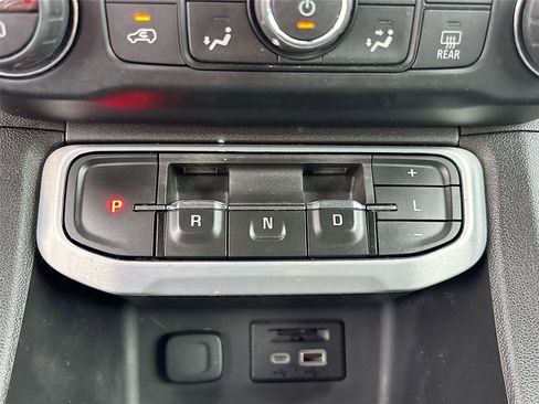 Used 2021 GMC Acadia SLT image 17