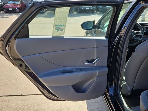 Used 2025 Hyundai Elantra SEL FWD image 27