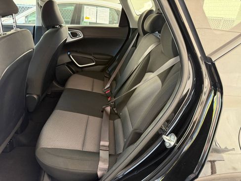 Used 2025 Kia Soul LX w/ LX Technology Package image 23