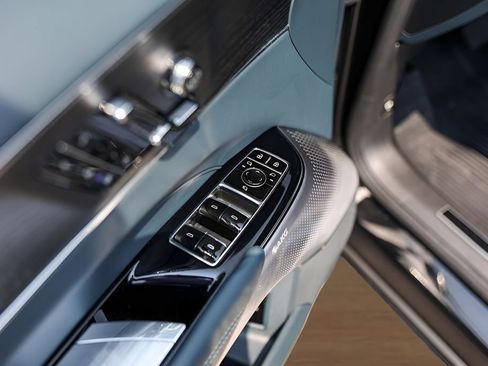 Used 2024 Cadillac Lyriq Luxury w/ Nappa Leather Package AWD/4WD image 19