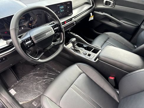 Certified 2026 Kia Sorento EX AWD/4WD image 9