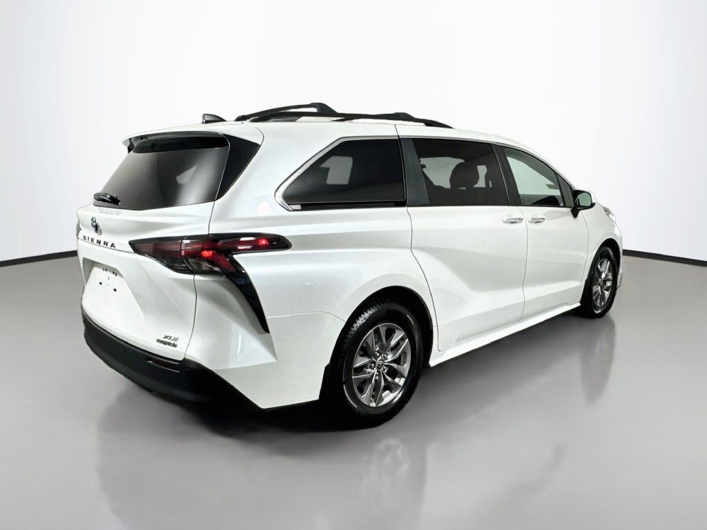 Used 2023 Toyota Sienna XLE AWD/4WD image 8