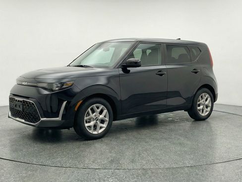 Used 2025 Kia Soul LX w/ LX Technology Package image 3