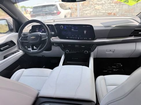 Certified 2025 Chevrolet Suburban Premier AWD/4WD image 15