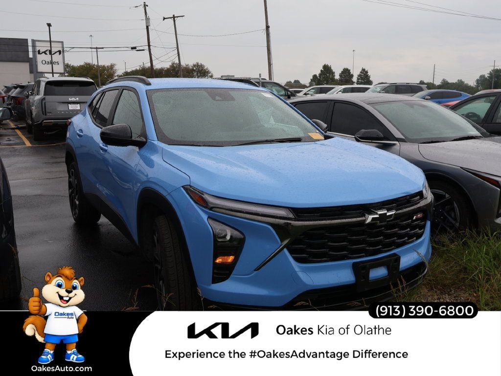 Used 2024 Chevrolet Trax RS w/ Driver Confidence Package FWD image 1