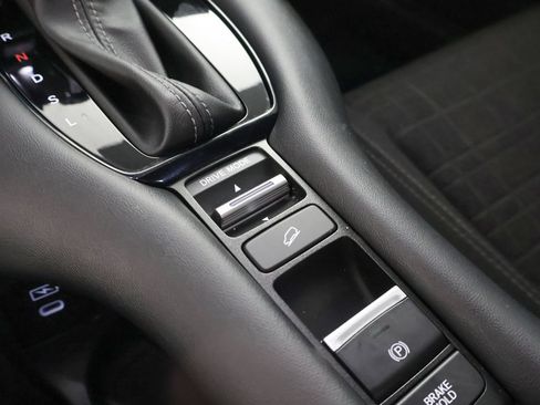 Used 2025 Honda HR-V LX image 41