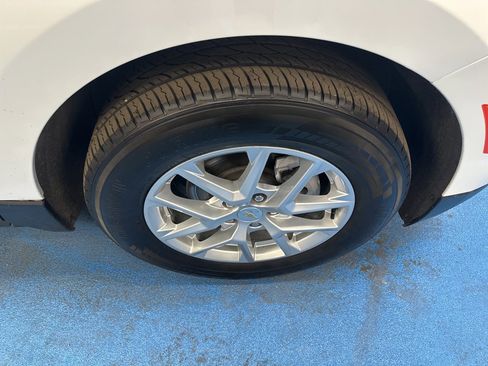 Certified 2024 Chevrolet Equinox LT image 3