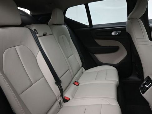 Used 2024 Volvo XC40 B5 Plus w/ Protection Package Premier image 32