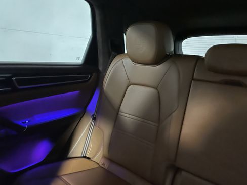 Used 2023 Porsche Cayenne S Platinum image 15