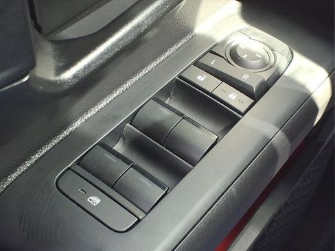 Used 2025 Toyota Tacoma SR image 21