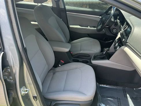 Used 2019 Hyundai Elantra SE FWD image 22