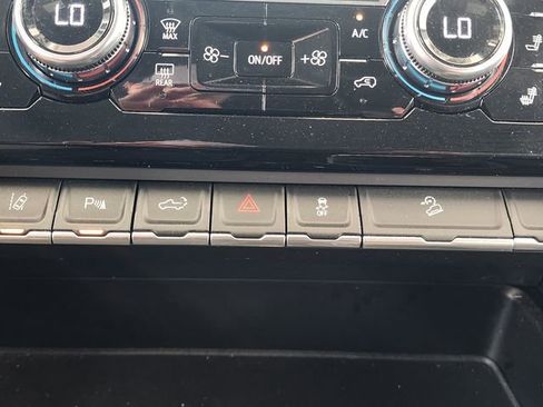 Used 2024 GMC Sierra 2500 Denali AWD/4WD image 32