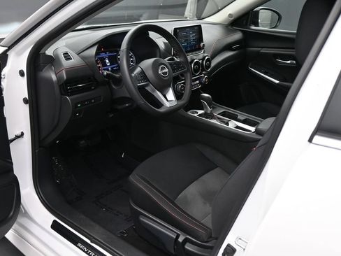 Used 2024 Nissan Sentra SR FWD image 2