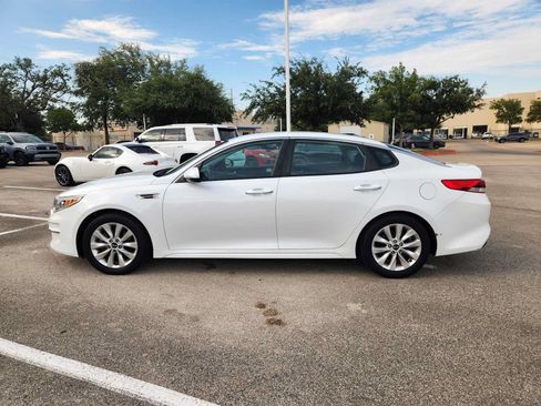 Used 2017 Kia Optima LX FWD image 4