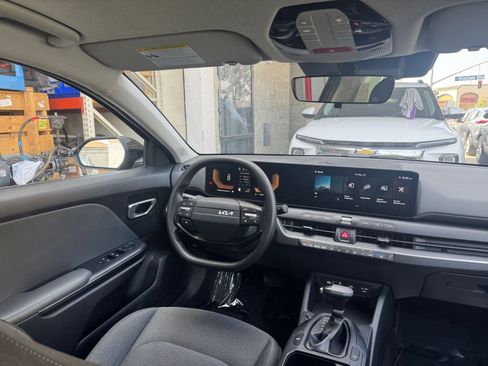 Used 2025 Kia K4 LXS image 34