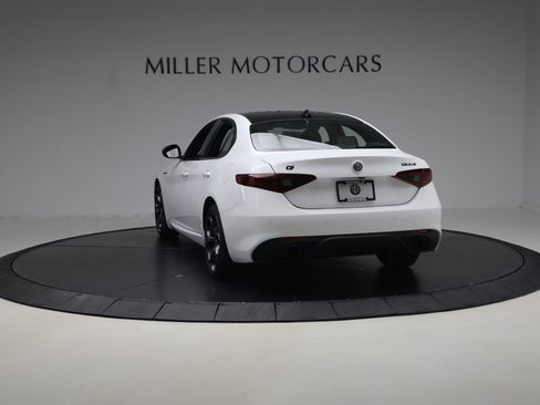 Used 2023 Alfa Romeo Giulia Estrema AWD/4WD image 5
