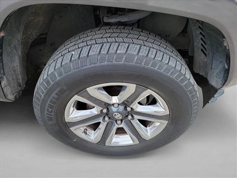 Used 2016 Toyota Tacoma Limited w/ Towing Package RWD image 11