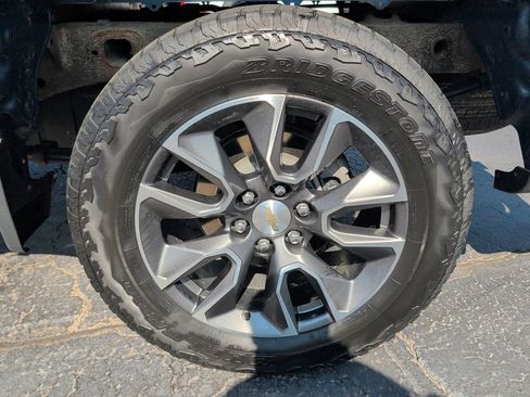Used 2024 Chevrolet Silverado 1500 LT AWD/4WD image 35