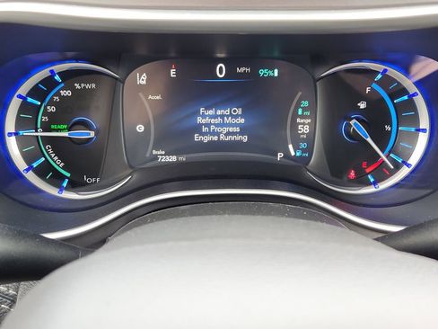Used 2024 Chrysler Pacifica Limited FWD image 7