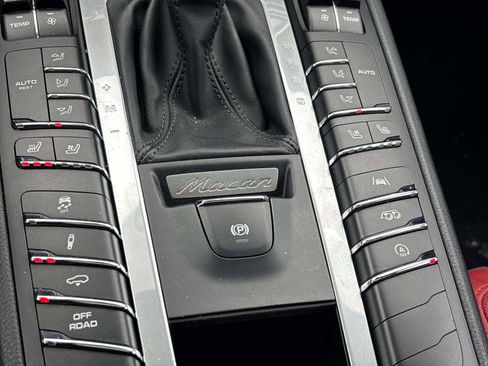 Used 2021 Porsche Macan GTS image 19