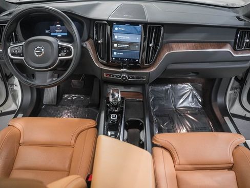 Used 2022 Volvo XC60 B5 Inscription w/ Climate Package image 19