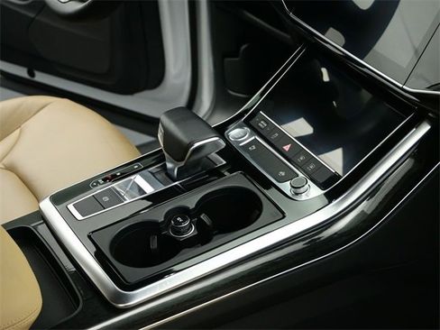 Used 2019 Audi Q8 Premium w/ Convenience Package image 33