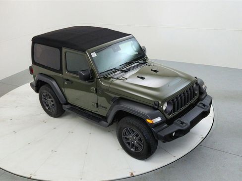 Used 2024 Jeep Wrangler Sport S image 13