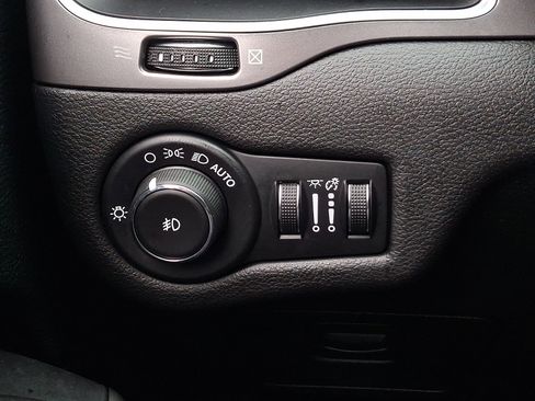 Used 2020 Jeep Cherokee Latitude Plus w/ Cold Weather Group image 22