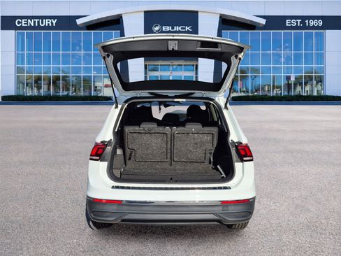 Used 2022 Volkswagen Tiguan S FWD image 11