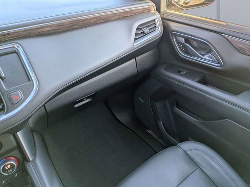 Used 2021 Chevrolet Tahoe Z71 w/ Luxury Package image 17