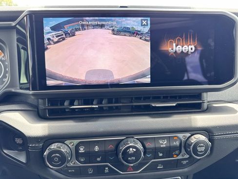 Used 2025 Jeep Wrangler Unlimited Sahara AWD/4WD image 31