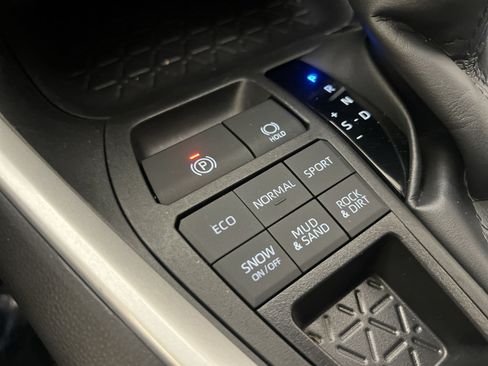 Used 2024 Toyota RAV4 LE AWD/4WD image 30